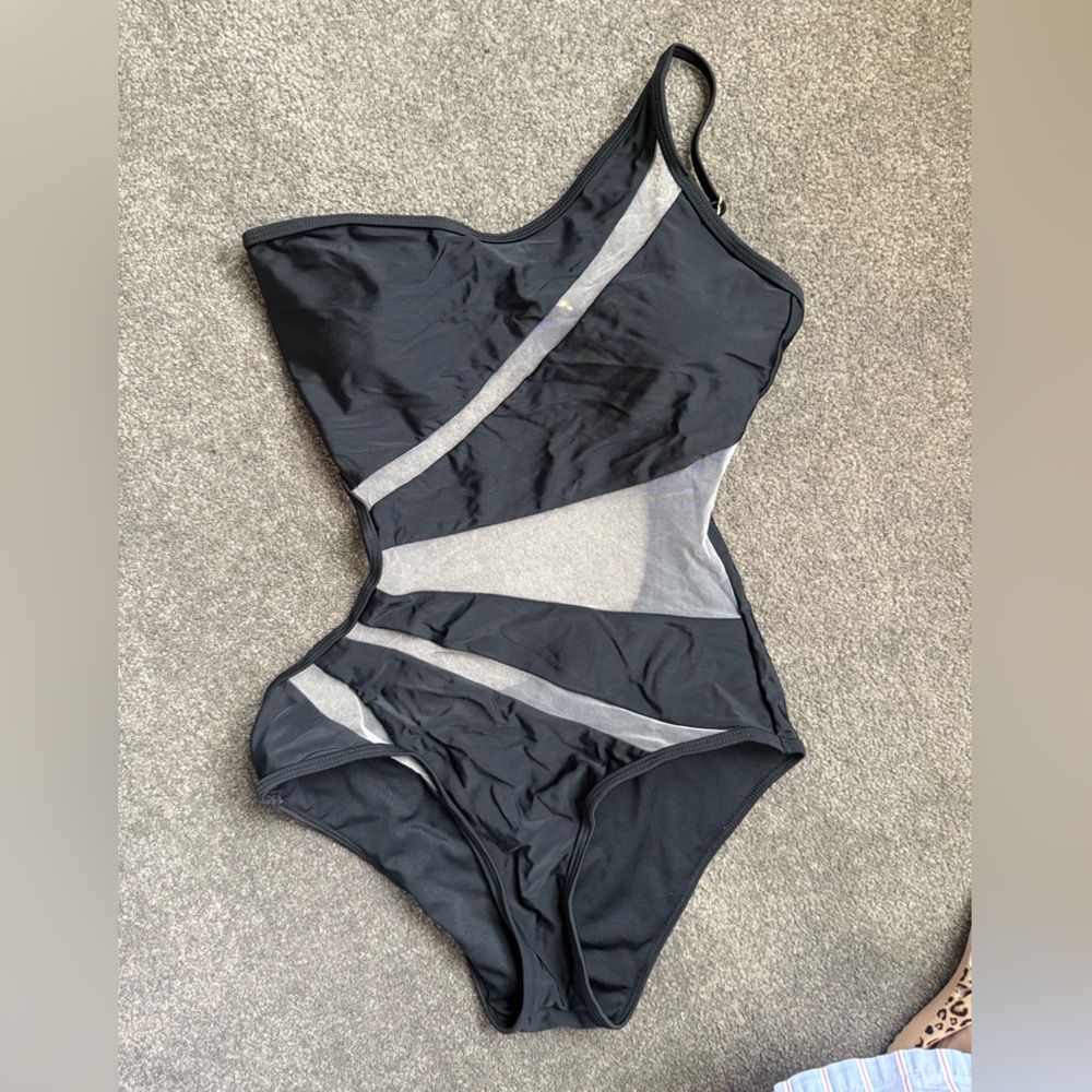SHEIN Black and Gray One-Shoulder Swimsuit